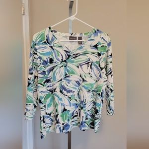 Chicos VEE neck tee, 3/4 sleeves.  Boxy fit.